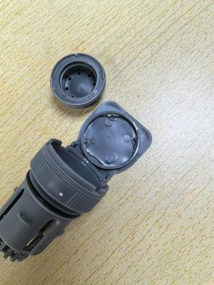 特許取得済みのサイズ L フォークリフトのバッテリー バスケットのベント プラグ充填キャップ耐久性のあるセリウムの証明