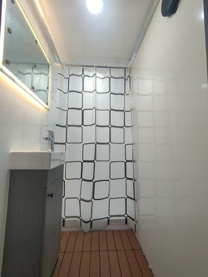 パーソナライズ可能なトイレトレーラー 製造 エクストルーデッド隔熱板/ガラス繊維 移動シャワー トイレトレーラー