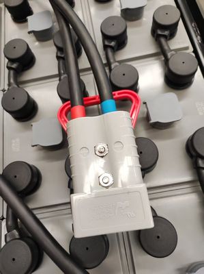 高性能 再充電可能な鉛酸フォークリフト トラクションバッテリー 48v 5PZS625