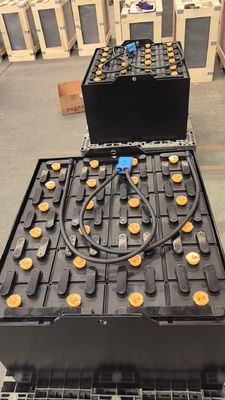 OEM 24-85-21 鉛蓄電池フォークリフトバッテリー 48V 840Ah 三相