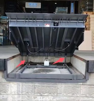 倉庫積載用15トンの移動式水力ドックレベルラー