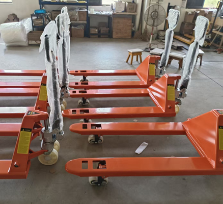 3トンのハンドパレットトラック 3000kgの容量と685mmのフォーク幅