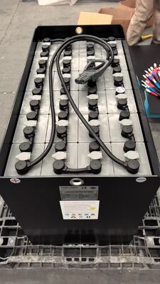 カスタマイズされた鉛酸引力電池 電池 48V 600Ah HELI CPD20フォークリフト用 REMA160プラグ付き